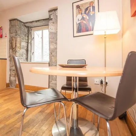 Latin Quarter Luxury *