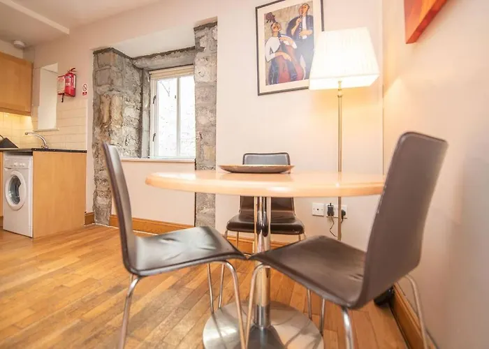 Latin Quarter Luxury *